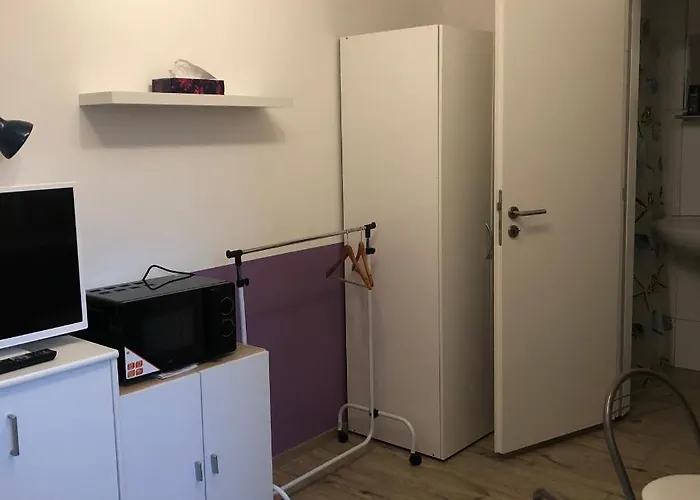 Δωμάτια σε οικογενειακή κατοικία Sas